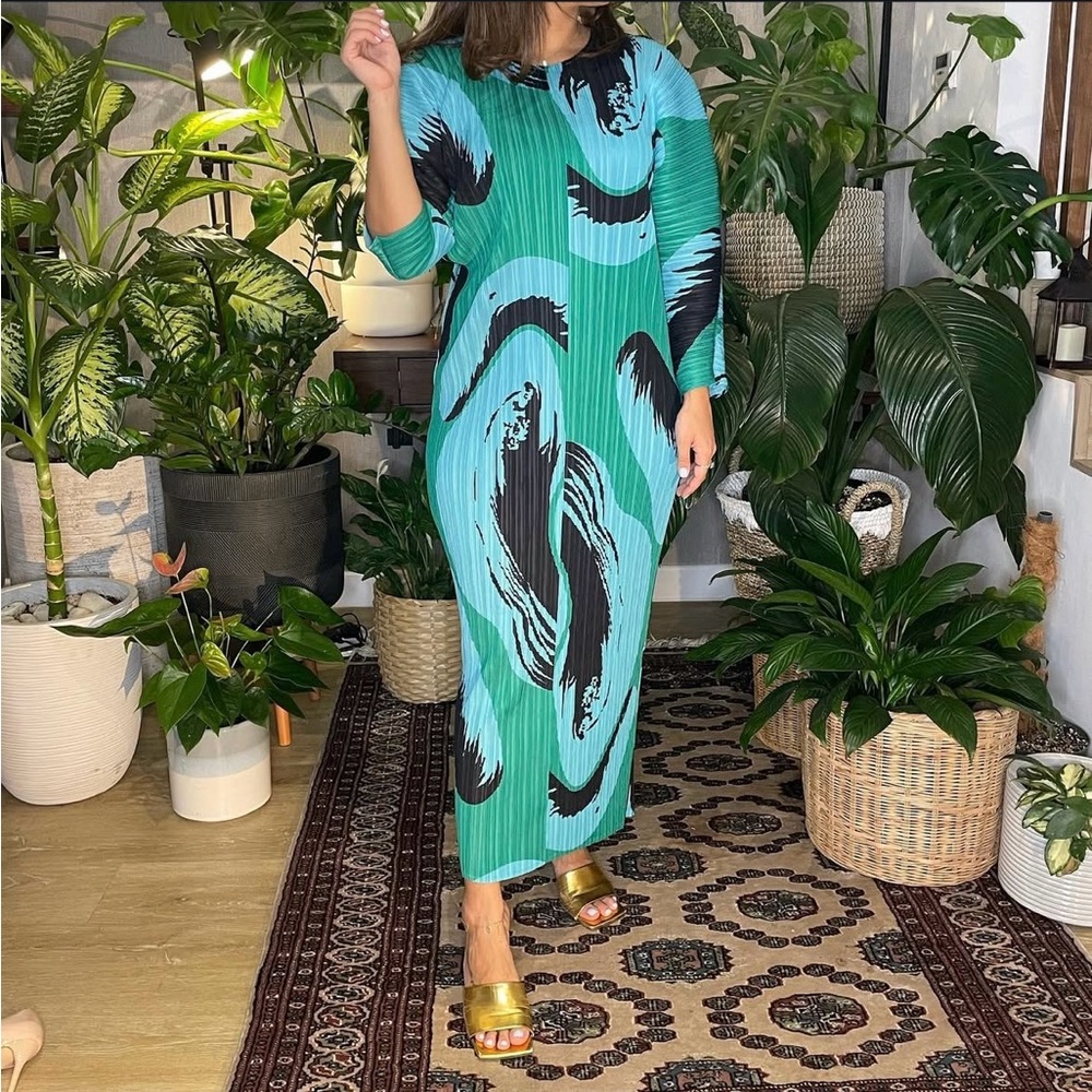 Green Pleated Fabric Abstract Print Dress